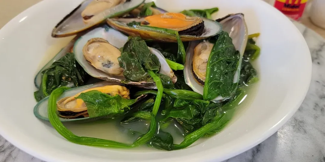 Tinolang Tahong (Mussels Soup)